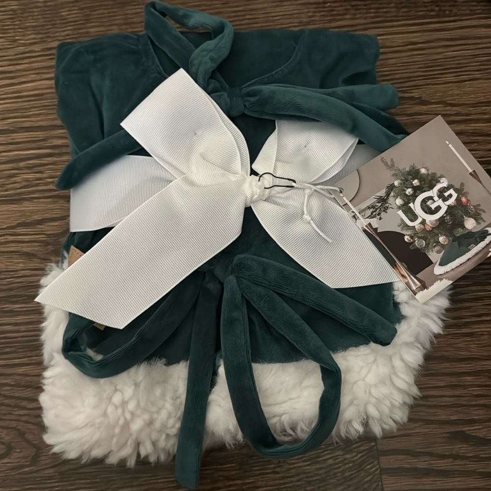 UGG Bliss Mini Tree Skirt NWT